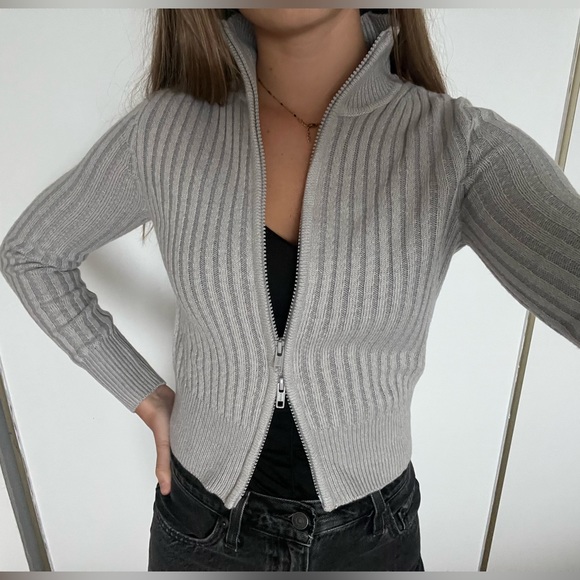 Grey Ribbed Zip-up H&M Sweater Size S - Picture 2 of 4